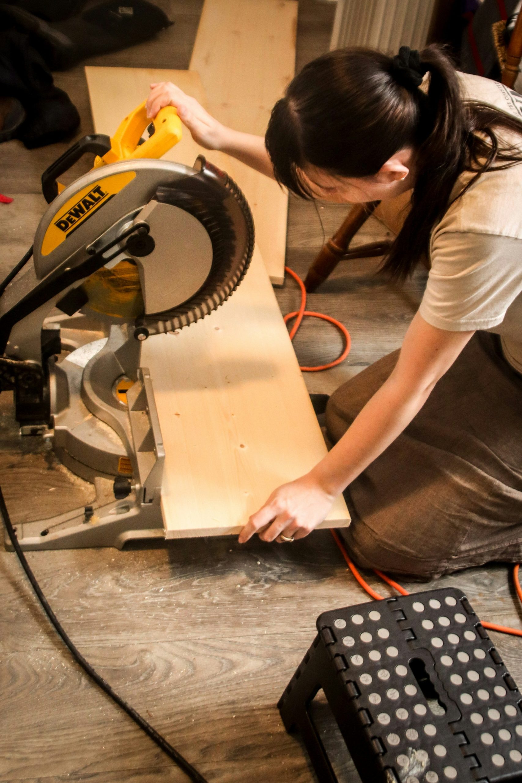 womancutting